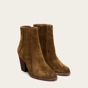 Frye Essa Seam bootie size 8.5